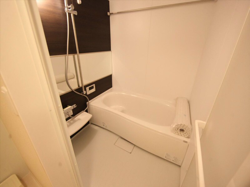 物件内観写真4　(浴室暖房乾燥機付　追い焚き付お風呂　浴槽広々してます)