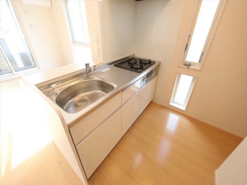 物件内観写真7　(カウンターキッチン（ガス3口コンログリル付）)