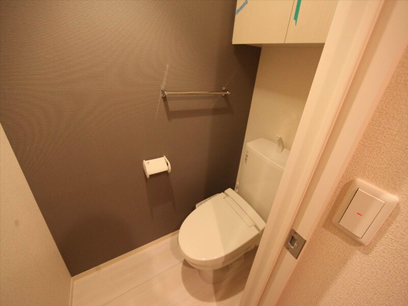 物件内観写真8　(温水洗浄便座付トイレ)