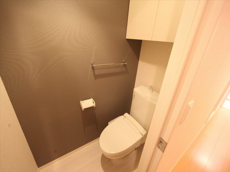 物件内観写真8　(温水洗浄便座付トイレ)