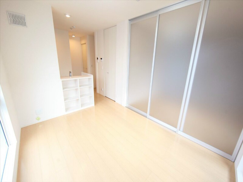 物件内観写真9　(ＬＤＫ10.3帖　カウンターキッチン（収納棚付き）)