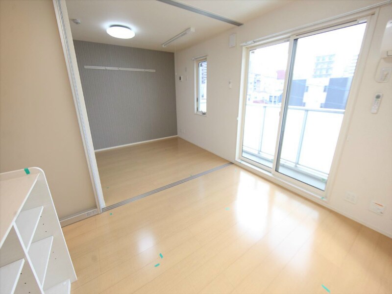 物件内観写真14　(ＬＤＫ8.9帖　洋室6帖　繋げて使用が出来ます)