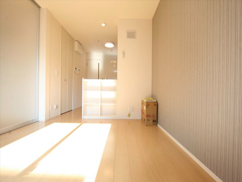 物件内観写真16　(ＬＤＫ9.8帖　照明付き　カウンターキッチン)