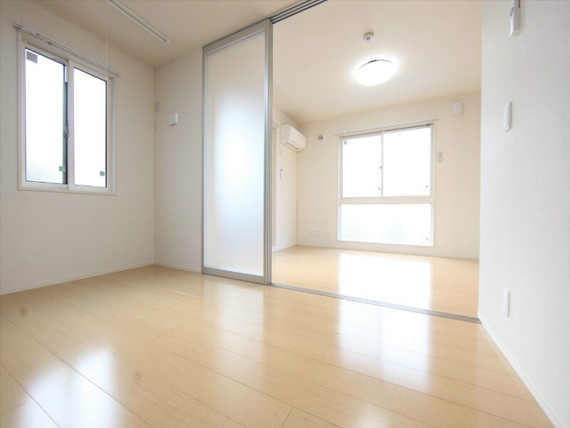 物件内観写真17　(ＬＤＫ10.3帖　洋室6帖　繋げて使用が出来ます)