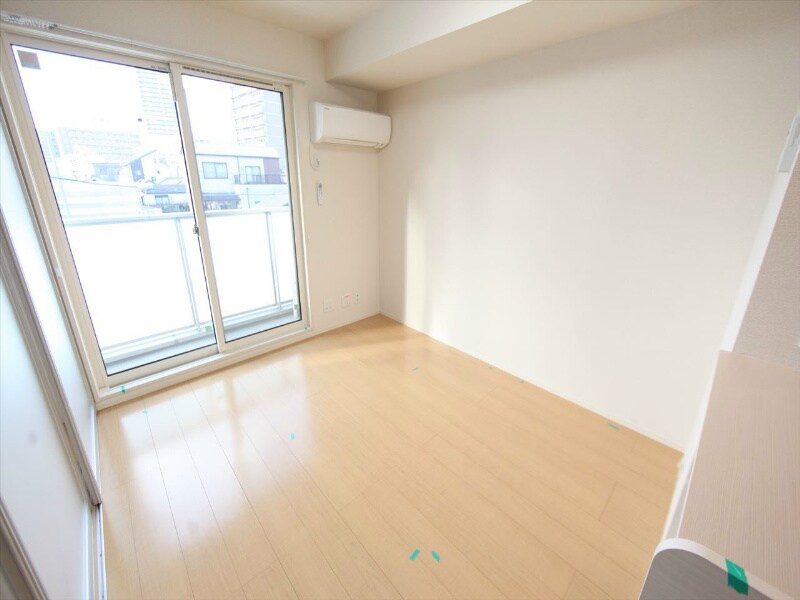 物件内観写真23　(ＬＤＫ8.9帖　バルコニー　エアコン完備　)