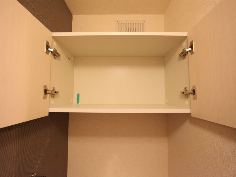 物件内観写真27　(トイレ上部の収納棚)