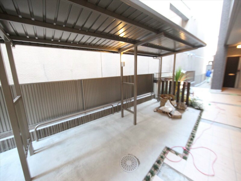 物件内観写真33　(屋根付き駐輪場)