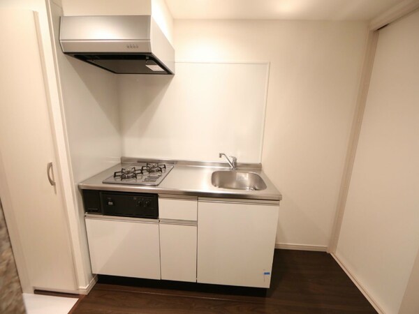 キッチン(システムキッチン（ガス2口）冷蔵庫・レンジご用意できます)