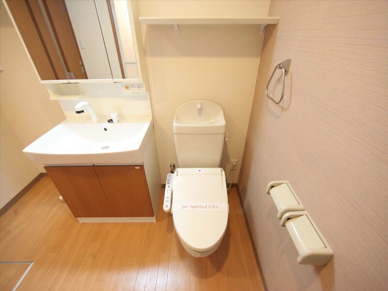 物件内観写真5　(温水洗浄便座付トイレ)