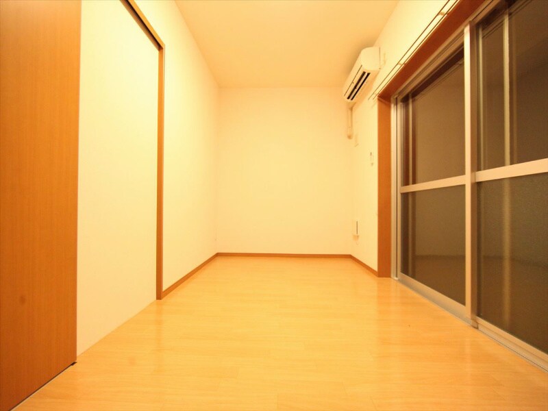 物件内観写真15　(洋室7.1帖　エアコン完備　南面バルコニー)