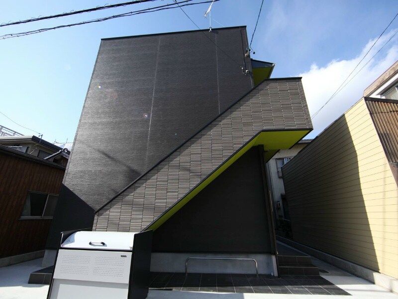 物件外観写真1　(外観　デザイナーズ　光インターネット無料)