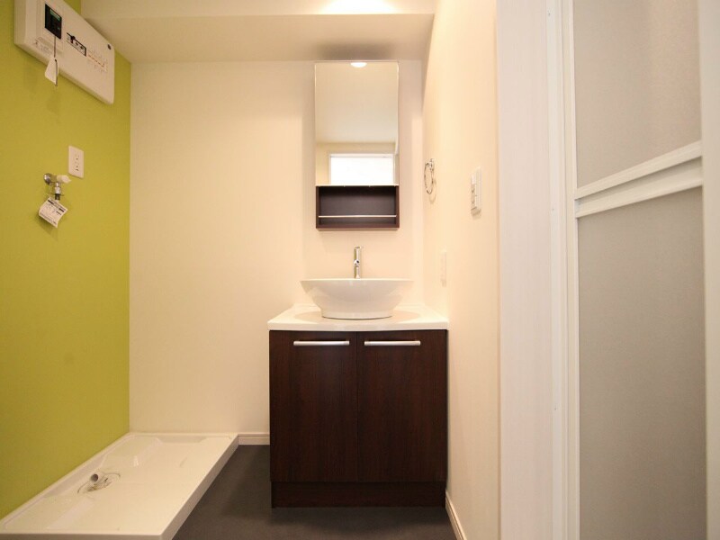 物件内観写真20　(脱衣所　デザイン独立洗面台　洗濯機ご用意できます)