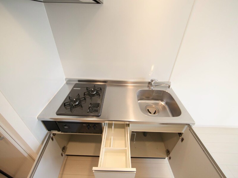物件内観写真22　(システムキッチン（ガス2口）冷蔵庫・レンジ等ご用意できます)