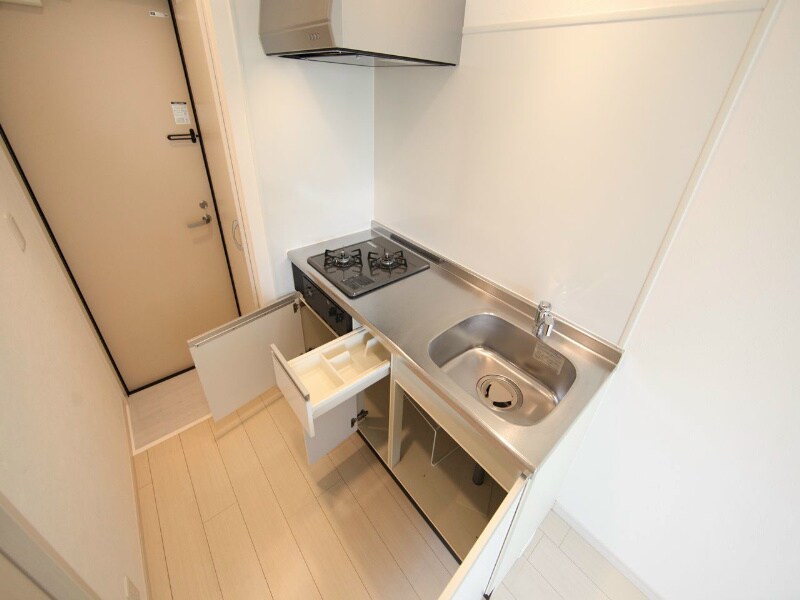 物件内観写真24　(システムキッチン（ガス2口）冷蔵庫・レンジ等ご用意できます)