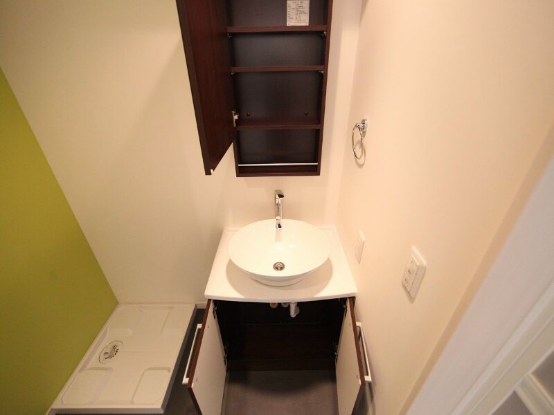 物件内観写真25　(脱衣所　デザイン独立洗面台　洗濯機ご用意できます)