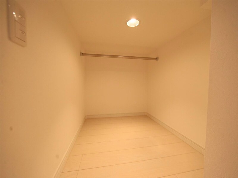 物件内観写真8　(ウォークインクロゼット（収納充実してます）)