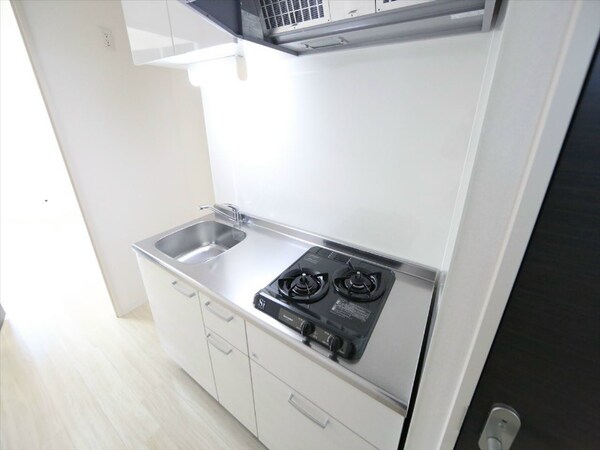 キッチン(システムキッチン（ガス2口）冷蔵庫・レンジ等ご用意できます)