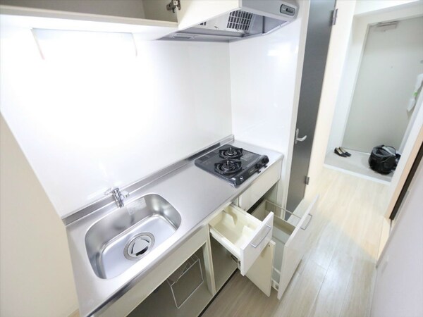キッチン(システムキッチン（ガス2口）冷蔵庫・レンジ等ご用意できます)