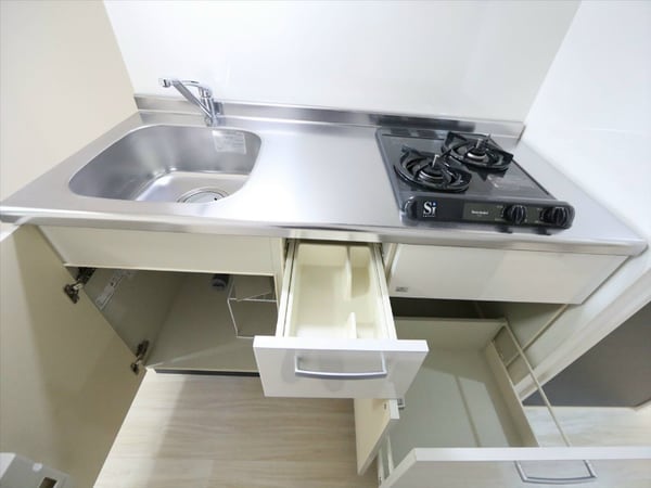 キッチン(システムキッチン（ガス2口）冷蔵庫・レンジ等ご用意できます)