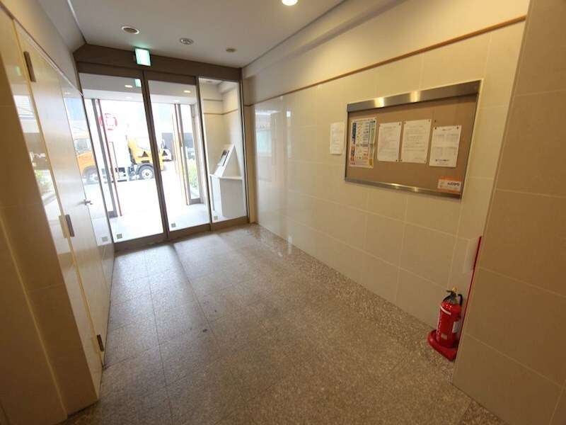 物件内観写真13　(エントランス　オートロック　宅配ＢＯＸ　防犯カメラ)