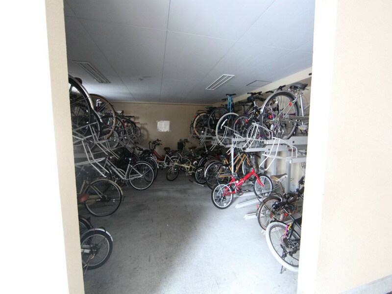 物件内観写真25　(屋根付き駐輪場)