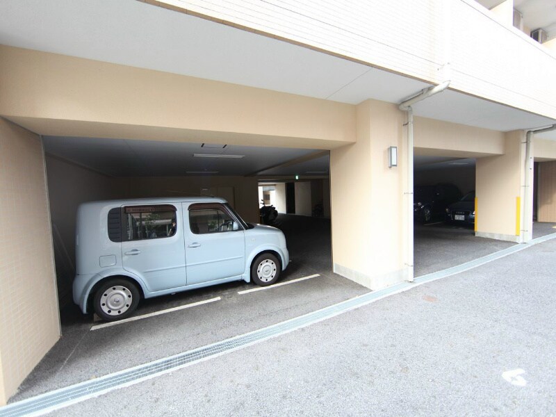 物件内観写真27　(敷地内平面駐車場)