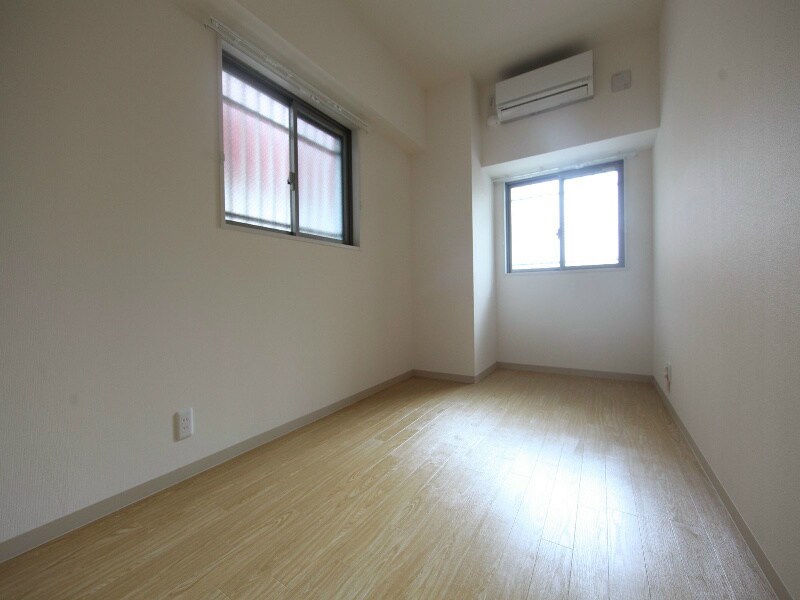 物件内観写真15　(洋室6.3帖　ウォークインクローゼット付（収納充実してます）)