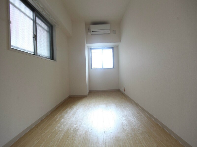 物件内観写真21　(洋室6.3帖　ウォークインクローゼット付（収納充実してます）)