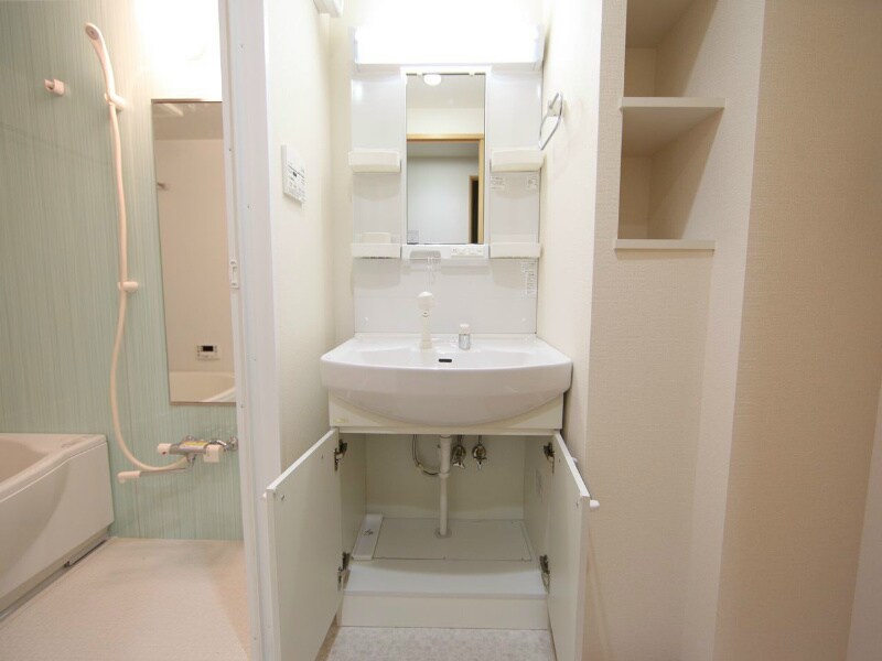 物件内観写真28　(脱衣所　独立洗面台付（シャンプードレッサー付）)