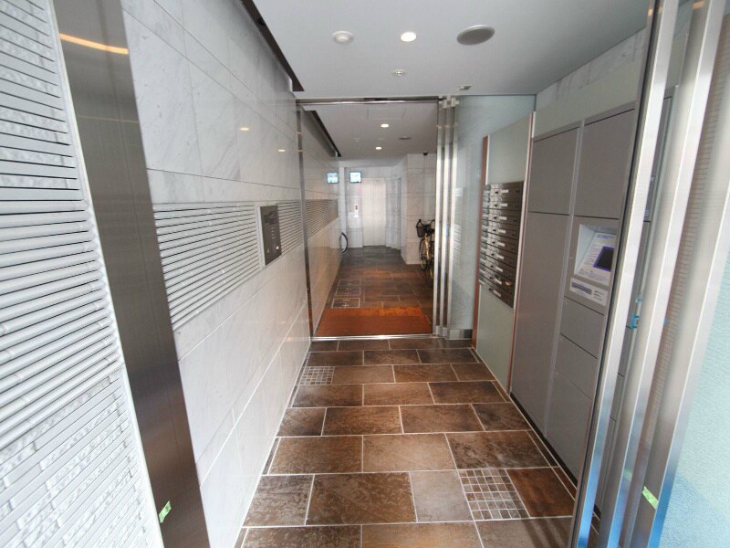 物件内観写真33　(エントランス　オートロック　宅配ＢＯＸ)