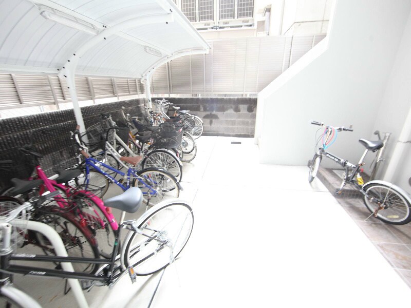 物件内観写真35　(屋根付駐輪場)