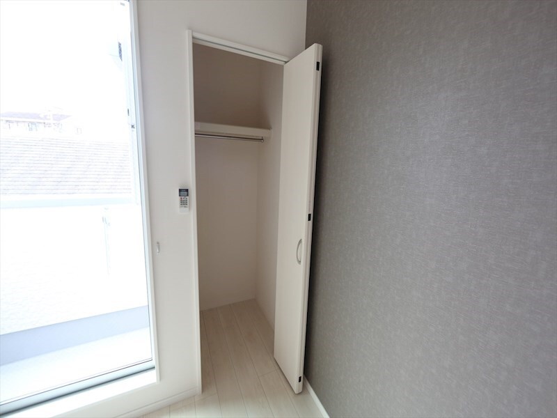 物件内観写真8　(クローゼット（収納充実してます）)