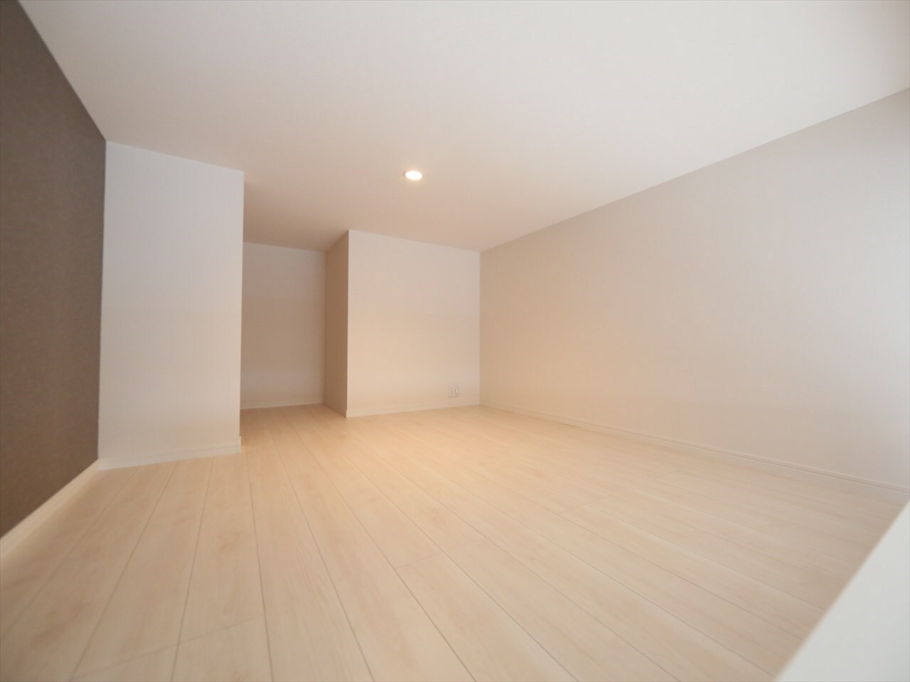 物件内観写真9　(ロフト7.1帖（収納としても寝室としても使えます）)