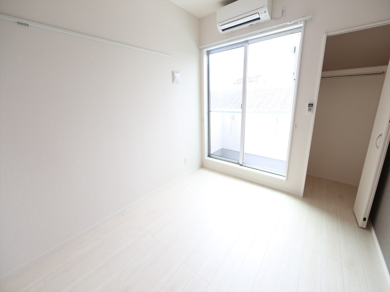 物件内観写真15　(洋室6.4帖　ロフト7.1帖（収納にも寝室にも使えます）)