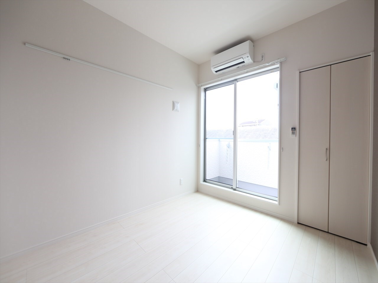 物件内観写真26　(洋室6.4帖　ロフト7.1帖（収納にも寝室にも使えます）)