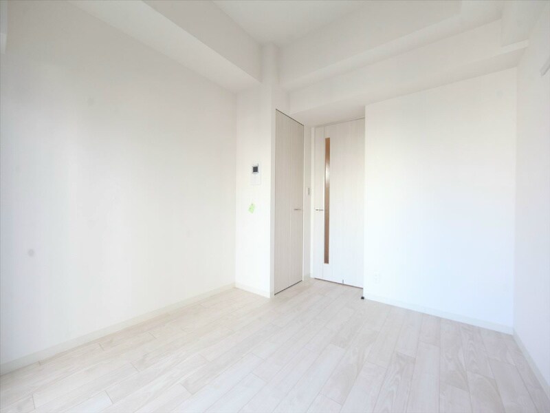 物件内観写真2　(洋室6.2帖　クローゼット付（収納充実してます）)