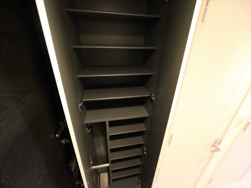 物件内観写真8　(玄関　シューズボックス付　玄関ダブルロックキー)