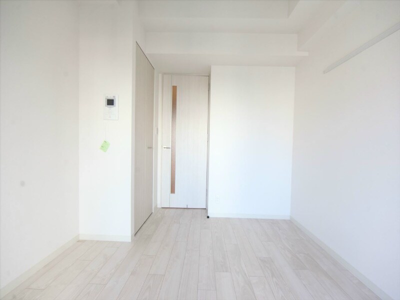 物件内観写真9　(洋室6.2帖　クローゼット付（収納充実してます）)