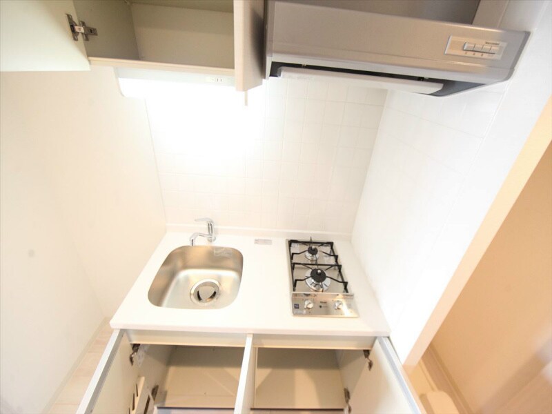 物件内観写真15　(システムキッチン（ガス2口）冷蔵庫・レンジ等ご用意できます)