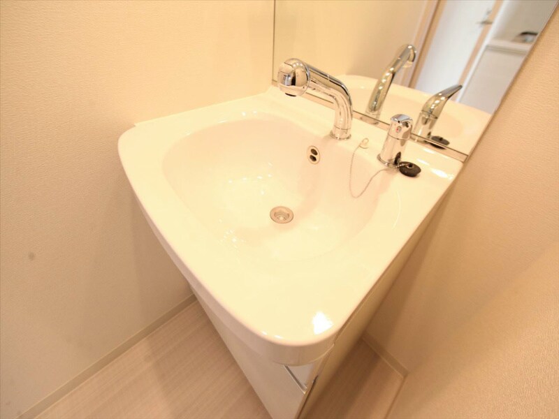 物件内観写真21　(脱衣所　独立洗面台（シャンプードレッサー付）)