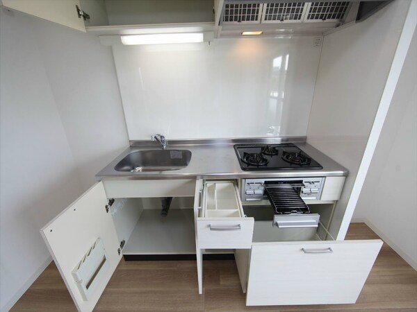 キッチン(システムキッチン（ガス3口グリル）家具家電ご用意できます)