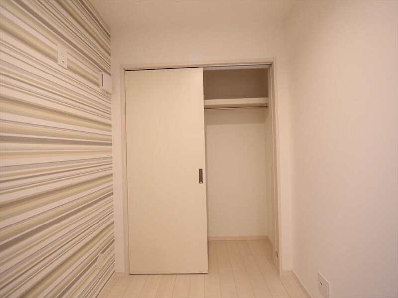 物件内観写真8　(クローゼット（収納充実してます）)