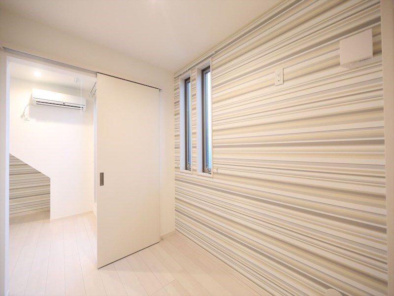 物件内観写真16　(洋室3帖　クローゼット付（収納充実してます）)