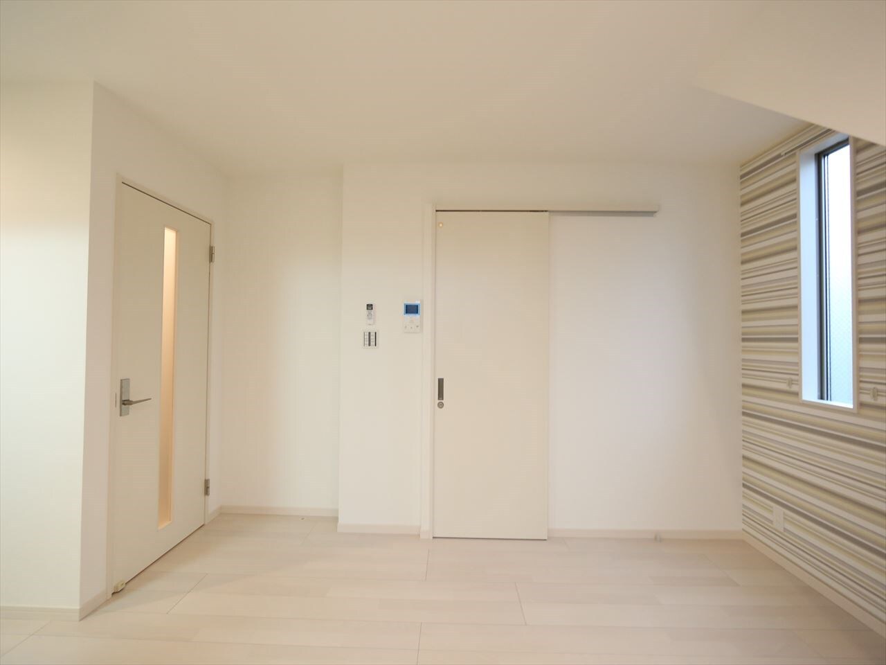 物件内観写真22　(ＬＤＫ9.6帖　システムキッチン　エアコン完備　バルコニー)