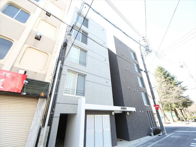 物件外観写真2　(外観　デザイナーズ　オートロック　宅配ＢＯＸ)