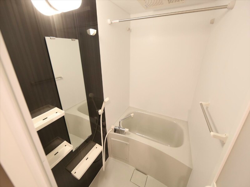 物件内観写真4　(バスルーム　浴室暖房乾燥機付)