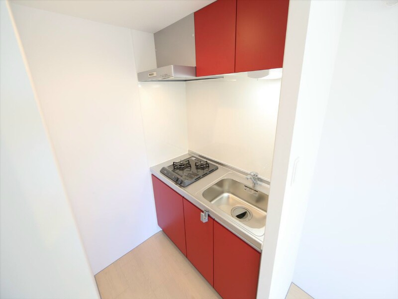 物件内観写真8　(システムキッチン（ガス2口コンロ付）)