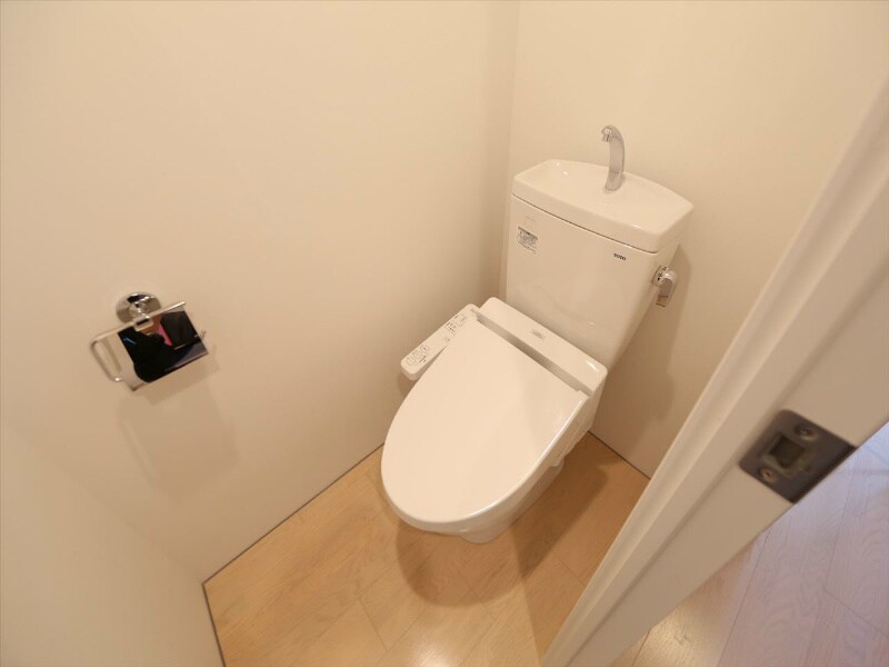 物件内観写真9　(温水洗浄便座付トイレ)