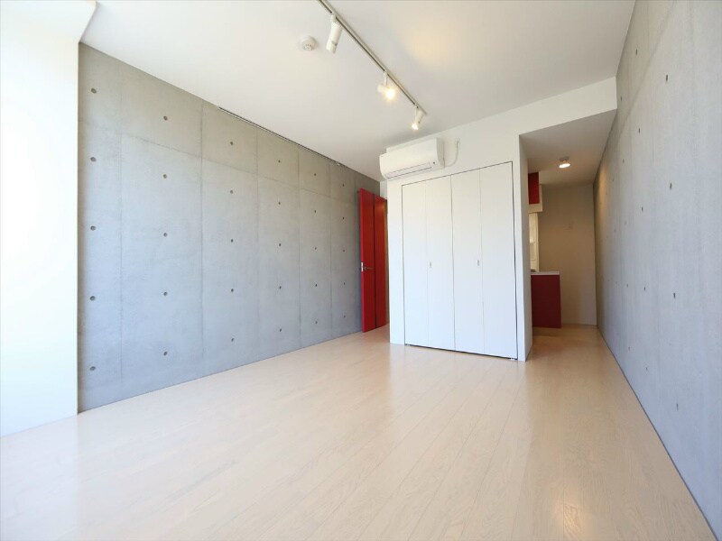 物件内観写真10　(洋室9帖　クローゼット付（収納充実してます）)