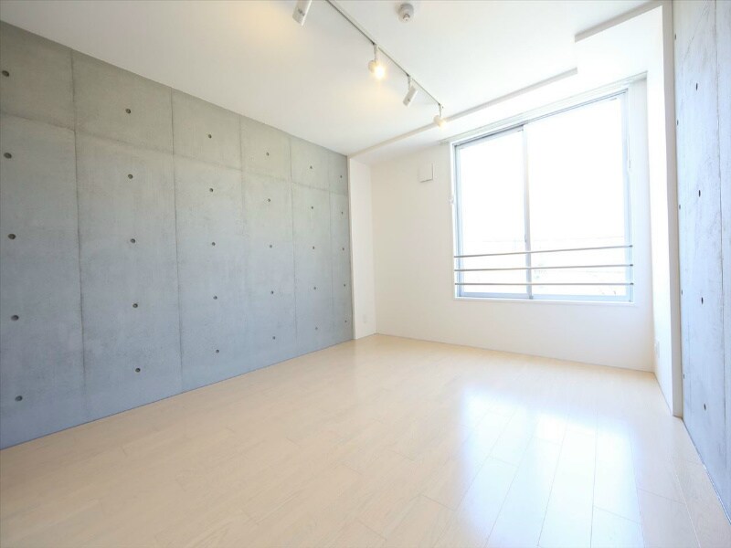 物件内観写真17　(洋室9帖　内装コンクリート打ちっぱなし)